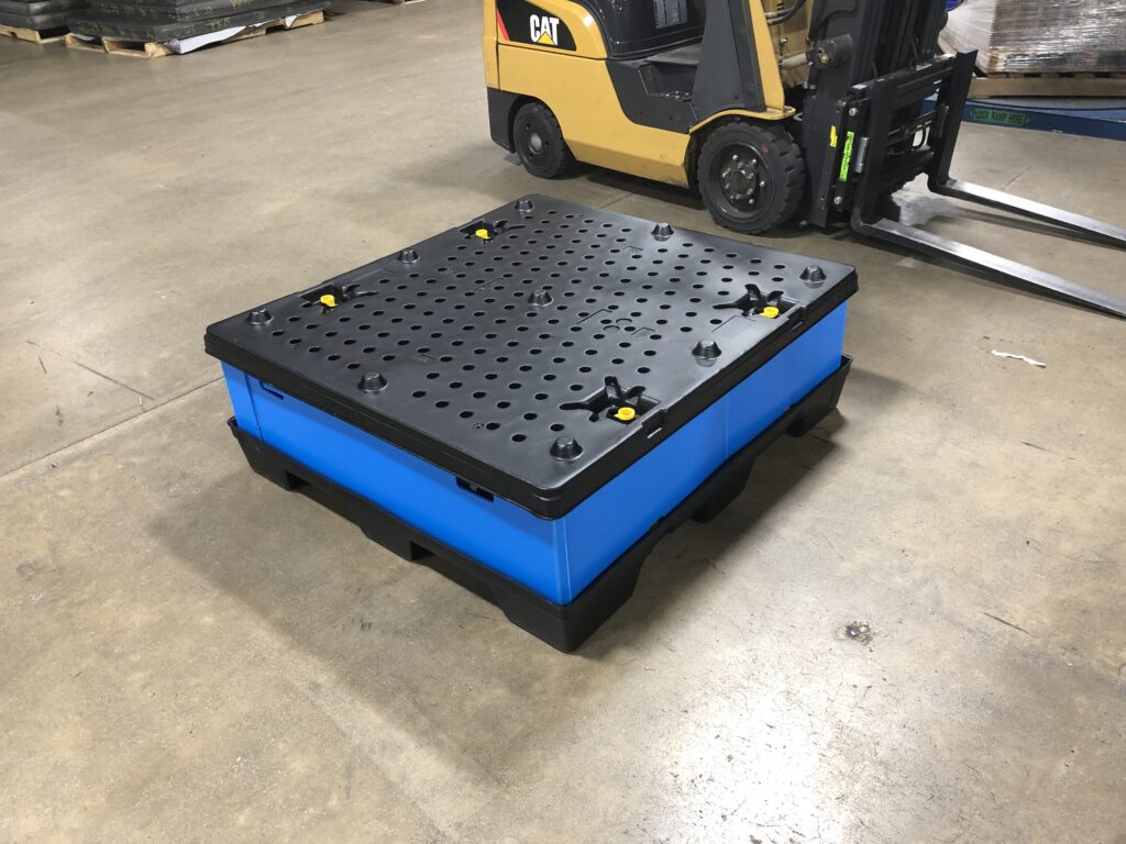 collapsible returnable packaging container